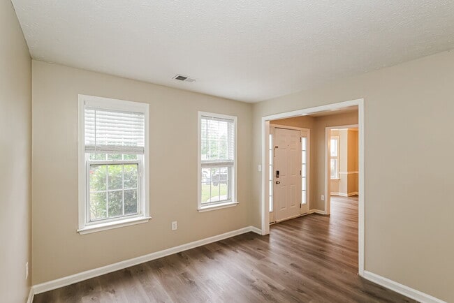 Building Photo - 4970 Promenade Dr SW