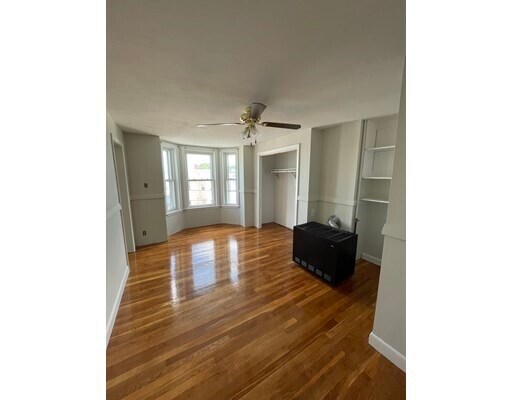 Building Photo - 306 Saratoga St