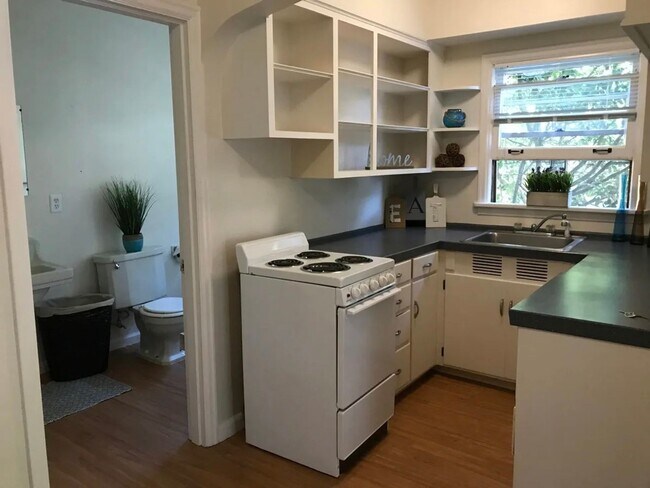 Building Photo - Vintage Community  Located Near Downtown, ...