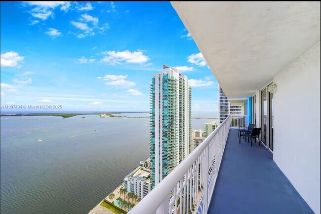 Foto del edificio - 1200 Brickell Bay Dr