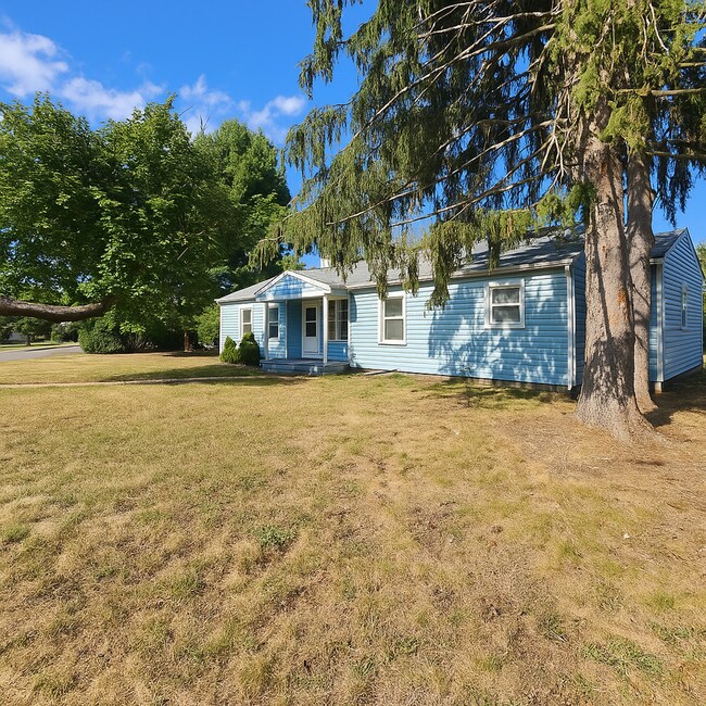 Building Photo - Spacious 3-Bedroom Rancher with Family Roo...