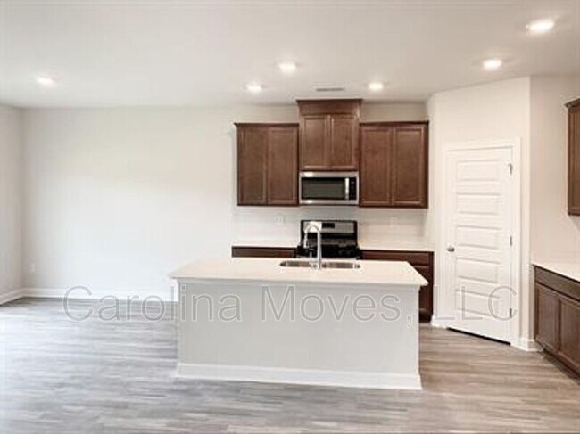 Foto del edificio - 628 Grays Creek Rd