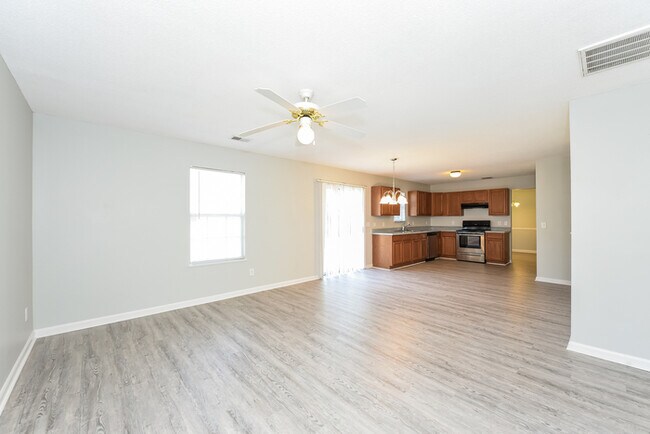 Building Photo - 312 Fox Trot Dr