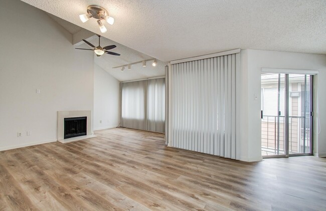 Foto del edificio - 12400 Overbrook Ln