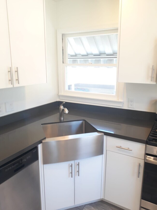 Foto del edificio - 5341 Vantage Ave