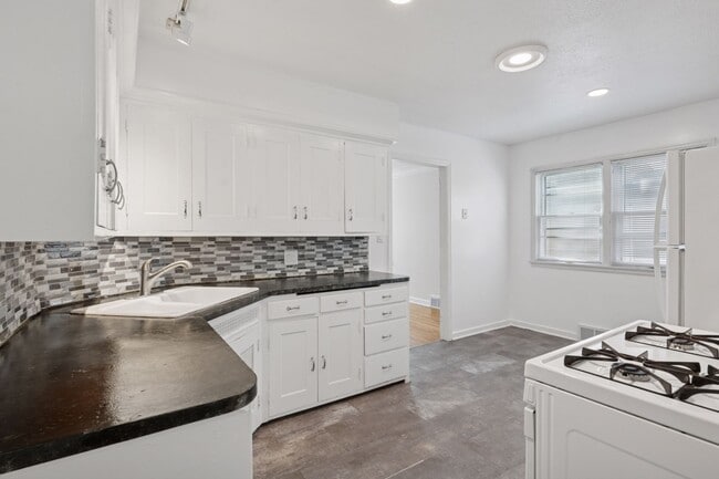 Building Photo - 4650 Minnehaha Ave