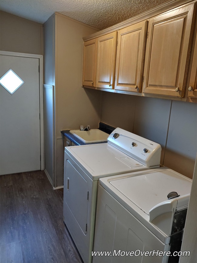 Foto del edificio - 402 Country Walk Ln