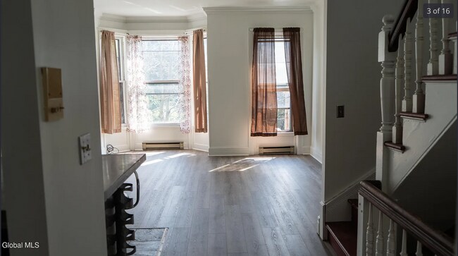 Foto del edificio - 285.5 Hudson Ave