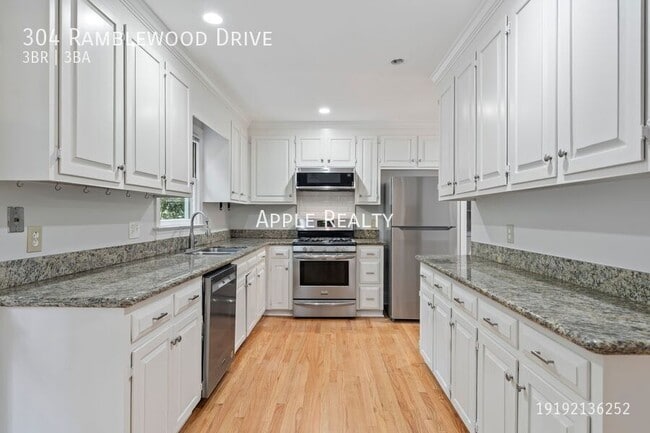 Foto del edificio - 304 Ramblewood Dr