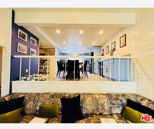 Building Photo - 4299 W Sarah St