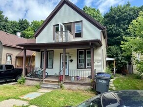 Building Photo - 914 Saint James Ct