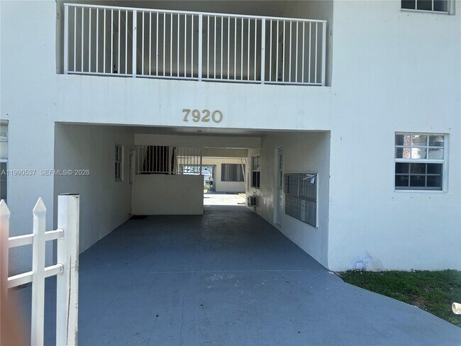 Foto del edificio - 7920 East Dr
