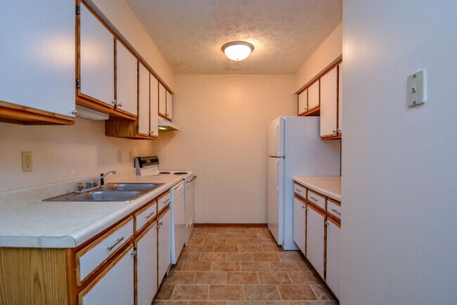 Foto del edificio - 3230 John Hinkle Pl