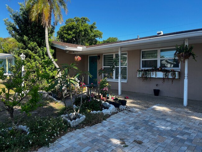 Photo - 310 15th Ave SW House