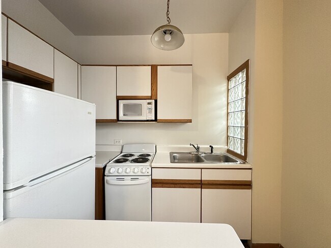 Foto del edificio - 638 W Barry Ave