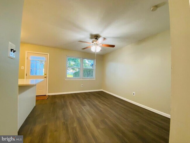 Building Photo - 229 Daffodil Ct