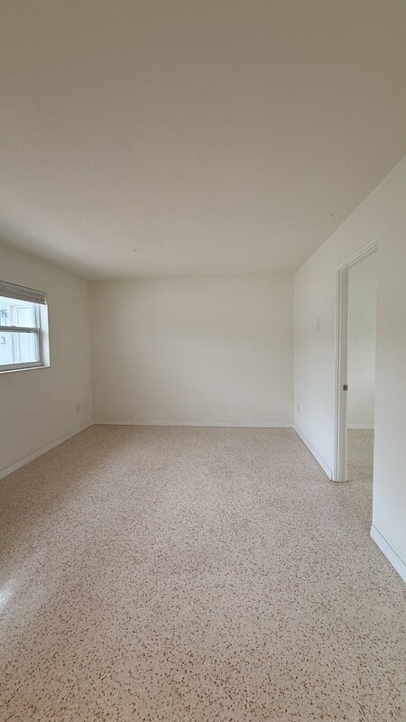 Foto del edificio - 13378 1st St E
