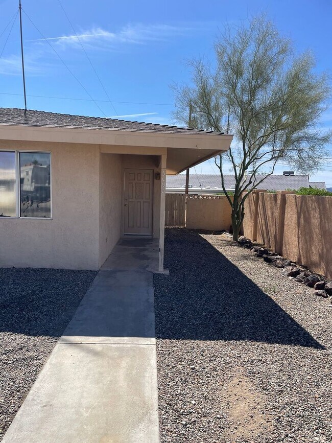 Foto del edificio - Move in ready! Owner offering move in special price-CALL FOR INFO.