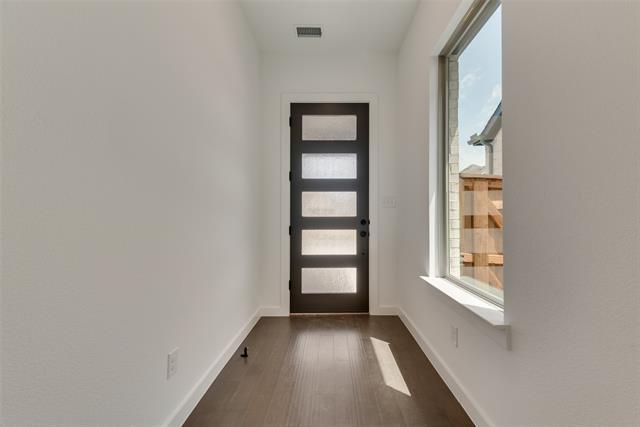 Foto del edificio - 635 Caprice Blf