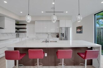 Building Photo - 1238 NE 17th Ave