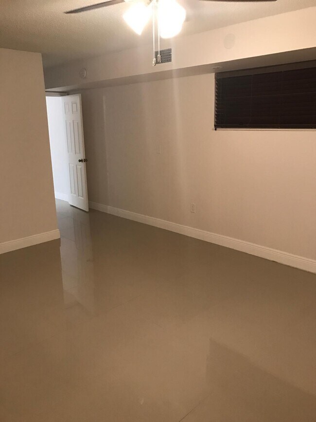 Foto del edificio - 6970 NW 186th St