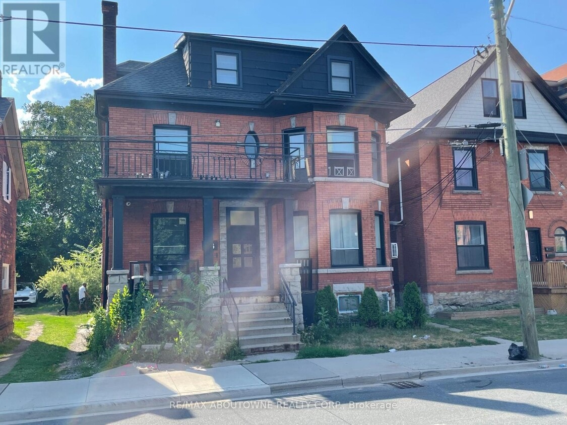 Primary Photo - 66 Wellington St S