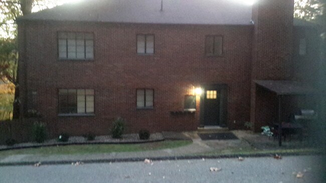 Foto del edificio - 1403 Summit Dr