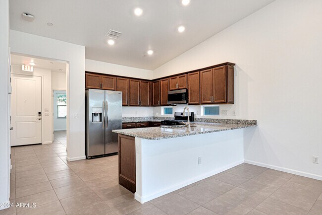 Foto del edificio - 12429 W Midway Ave