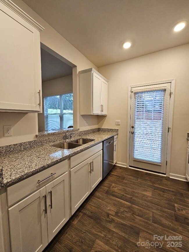 Foto del edificio - 8017 Murray Br Dr