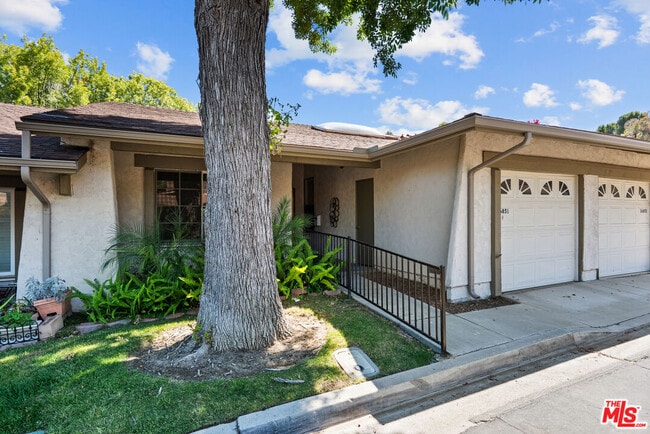 Building Photo - 26851 Oak Branch Cir