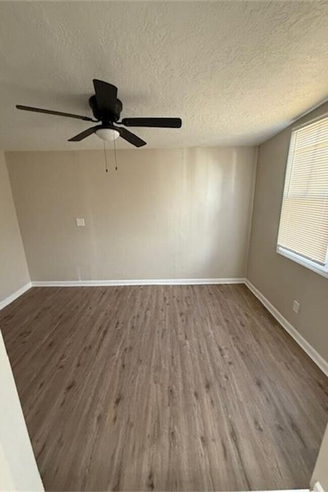 Building Photo - Renovated 3-Bedroom Home – We Welcome Sect...