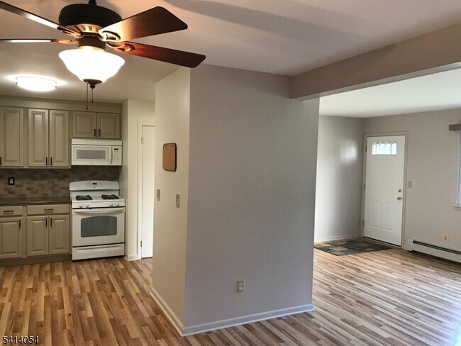 Foto del edificio - 819 Cricket Ln