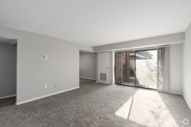 2 habitaciones, 1 baño - 841 pies cuadrados - Sala de estar - Tacony Crossing