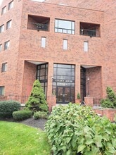 Building Photo - 44 Elm St