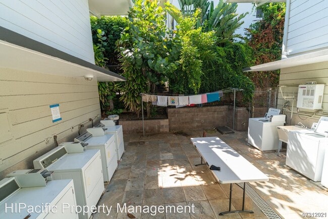 Building Photo - Studio, 1 bath House - 3810 Leahi Ave #102