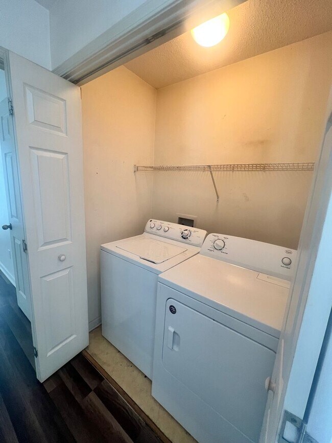 Foto del edificio - Two Bedroom Two Bath Town Home 3 month RENT SPECIAL