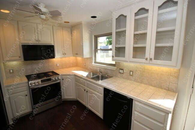 Building Photo - 6838 E 56th St