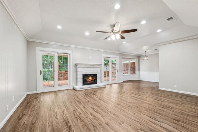 Foto del edificio - Pristine Updated Indian Creek Condo