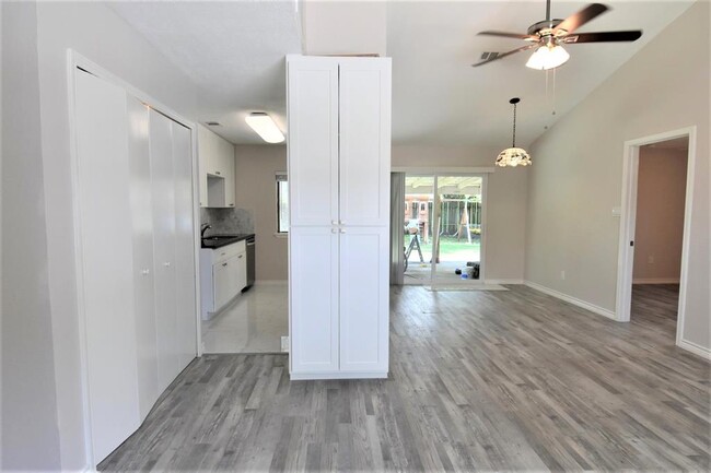 Building Photo - 6922 Tara Dr