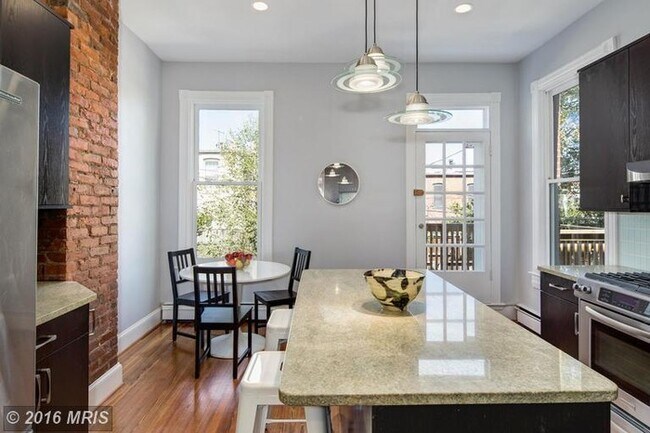 Foto del edificio - 642 E St NE