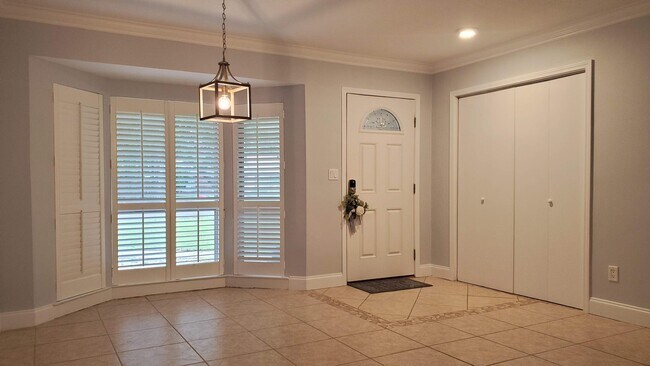 Building Photo - 726 St Thomas Cove