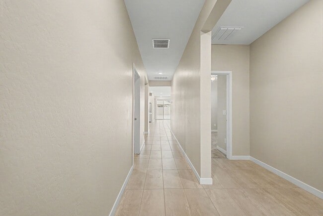 Foto del edificio - 4 bedroom 1 Story Home