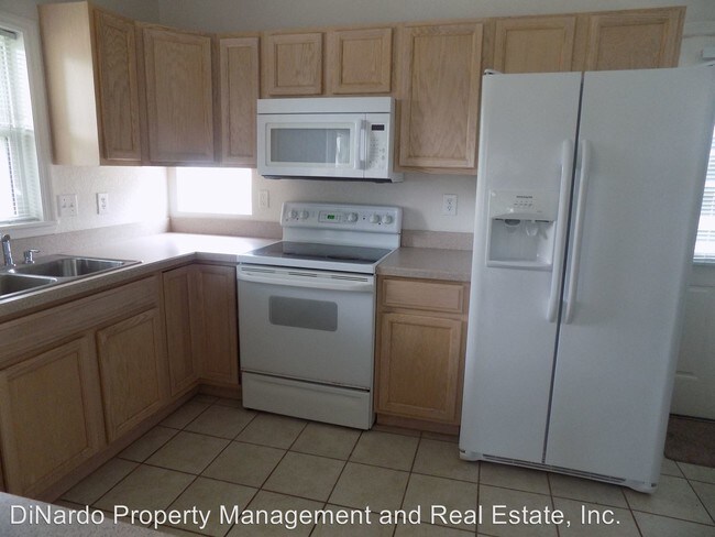 Building Photo - 2 br, 1 bath House - 121 E. Palm Way Unit A