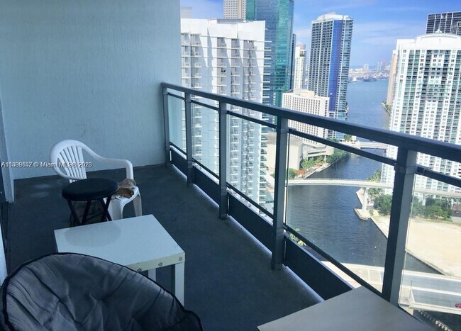 Foto del edificio - 90 SW 3rd St
