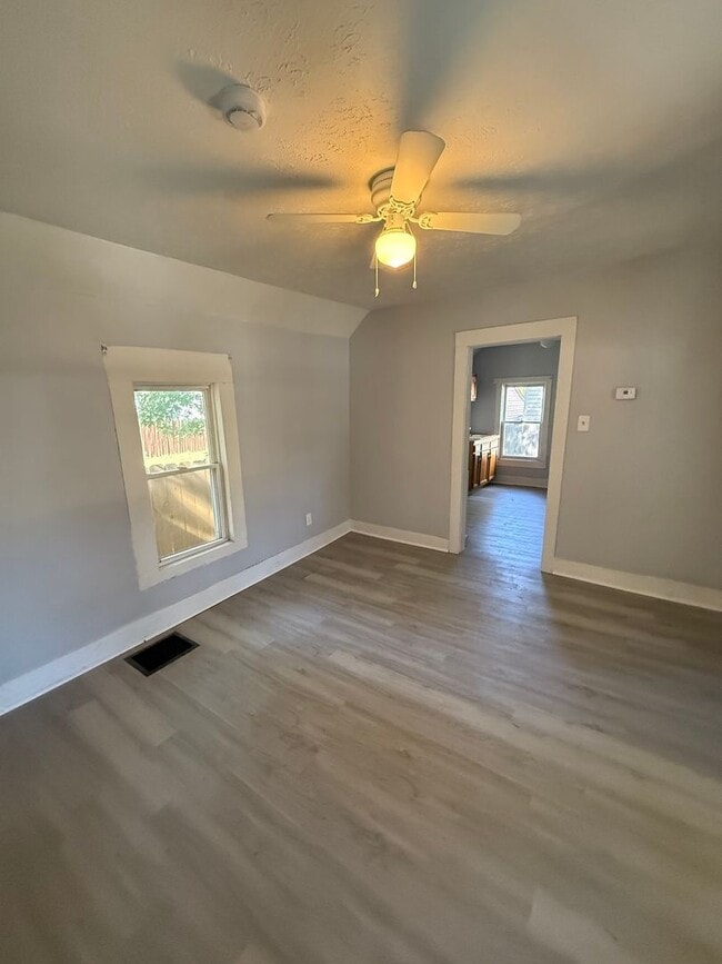 Foto del edificio - SECTION 8 and EDEN Accepted!! Newly Renova...