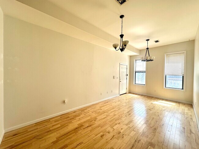 Building Photo - 687 Bergen Ave