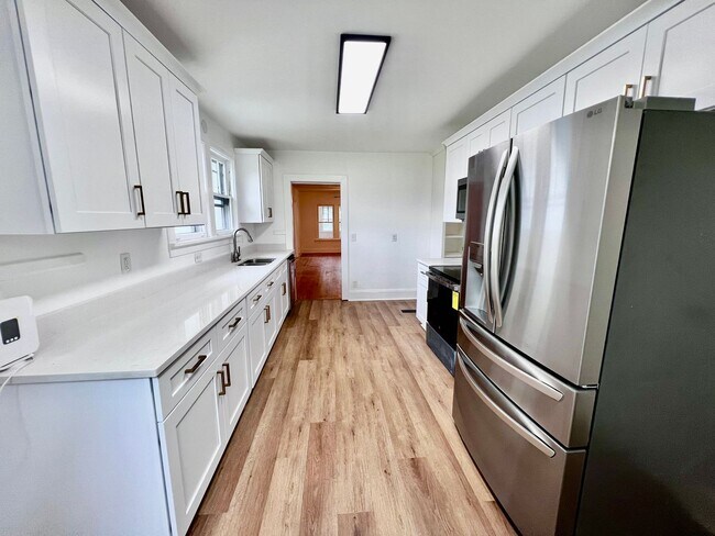 Building Photo - Charming Farmhouse in Chesapeake on .87 Acres