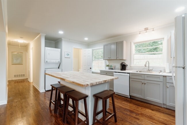 Building Photo - 140 Catlin Cir