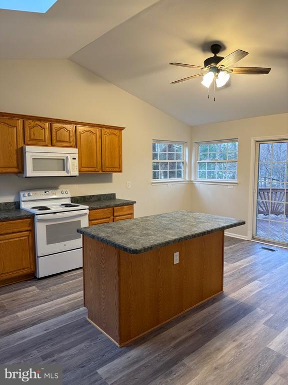 Building Photo - 6407 Sunset Rd