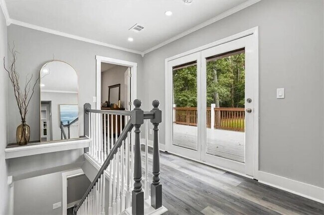 Foto del edificio - 724 Cowan Rd SE